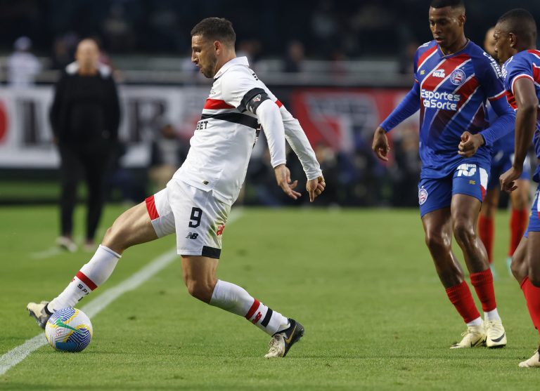 São Paulo e Bahia, em campo pelo Campeonato Brasileiro