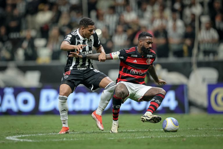 Gerson em ação contra o Galo