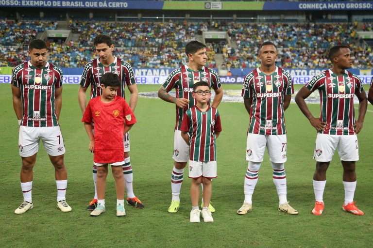 Jogadores do Fluminense antes da partida contra o Cuiabá