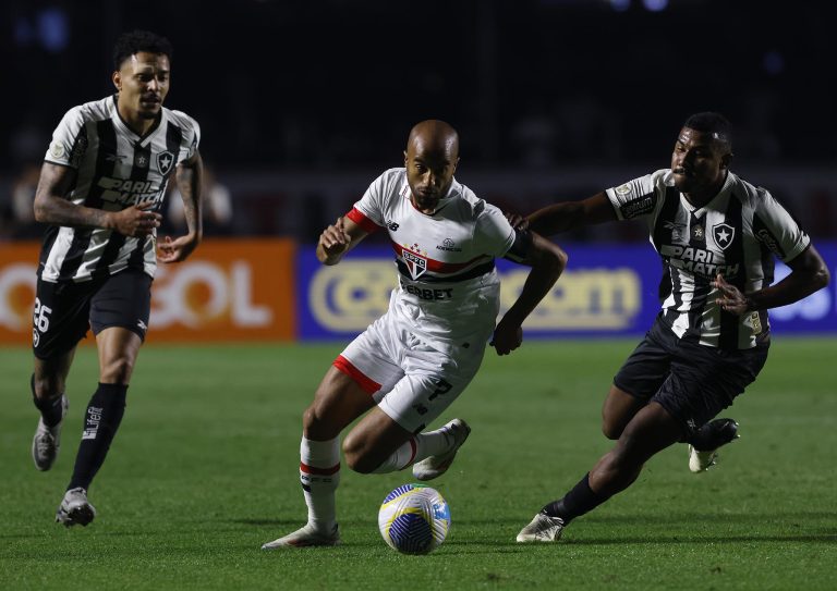 São Paulo e Botafogo, em campo pelo Campeonato Brasileiro