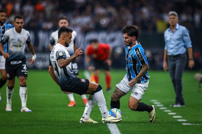 Corinthians e Grêmio, em campo pelo Campeonato Brasileiro