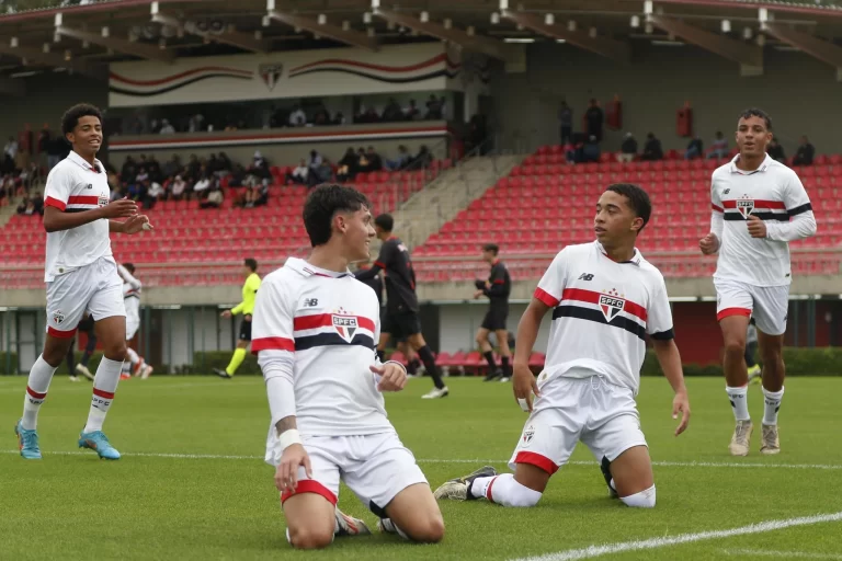 São Paulo sub-17. Foto: Miguel Schincariol/saopaulofc.net