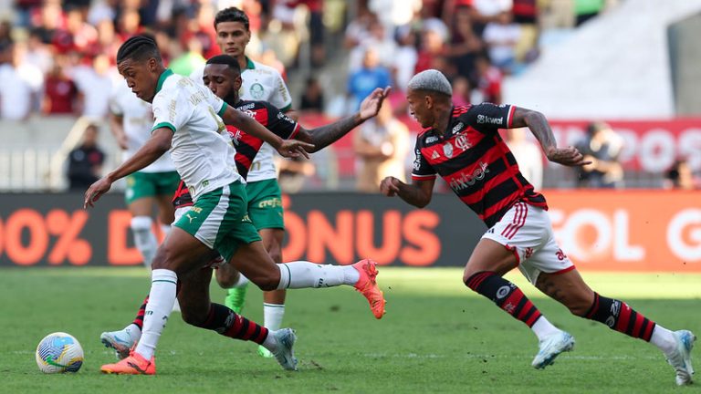 Flamengo e Palmeiras no Maracanã