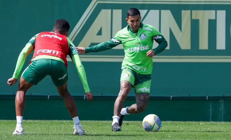 Dudu, do Palmeiras, durante treino na Academia de Futebol. Foto: Fabio Menotti/Palmeiras