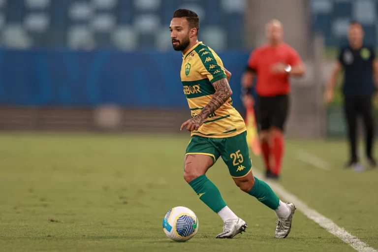 Clayson, jogador do Cuiabá. Foto: AssCom Dourado