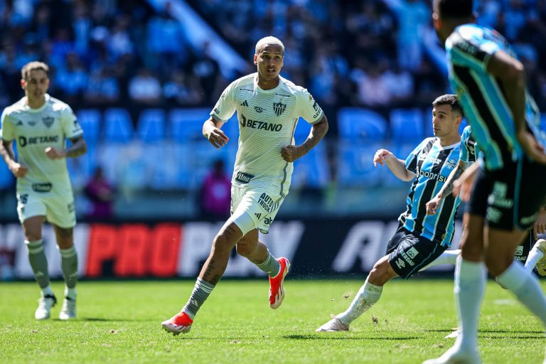 Grêmio e Atlético-MG, em campo pelo Campeonato Brasileiro