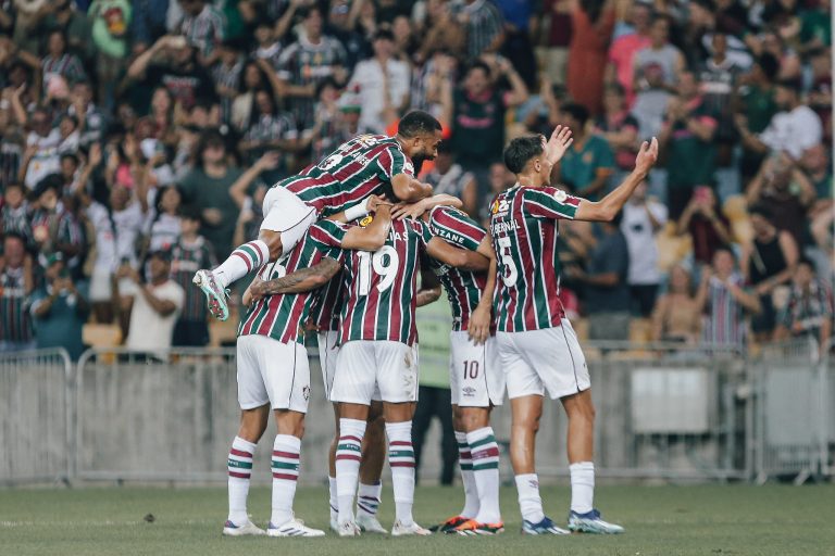 Jogadores do Fluminense comemoram um dos gols diante do São Paulo