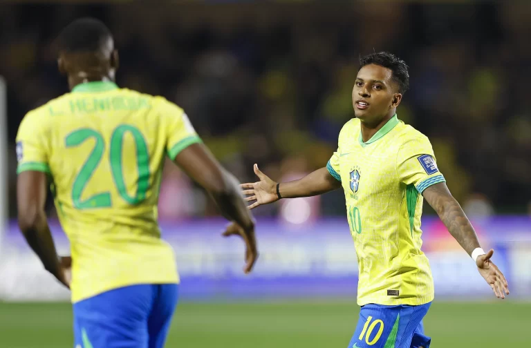 Luiz Henrique e Rodrygo, pela seleção brasileira. Foto: Rafael Ribeiro/CBF