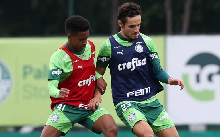 Estêvão e Raphael Veiga durante treino no CT do Palmeiras. Foto: Cesar Greco/SE Palmeiras