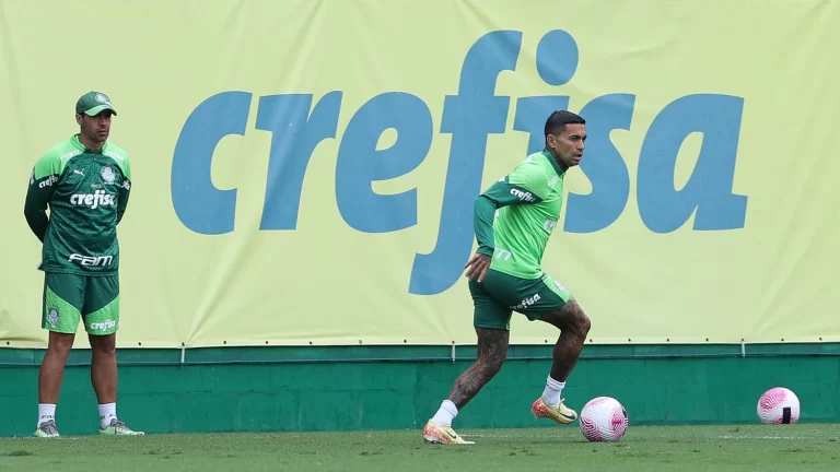 Abel Ferreira e Dudu, do Palmeiras, durante treino na Academia de Futebol. Foto: Cesar Greco/Palmeiras