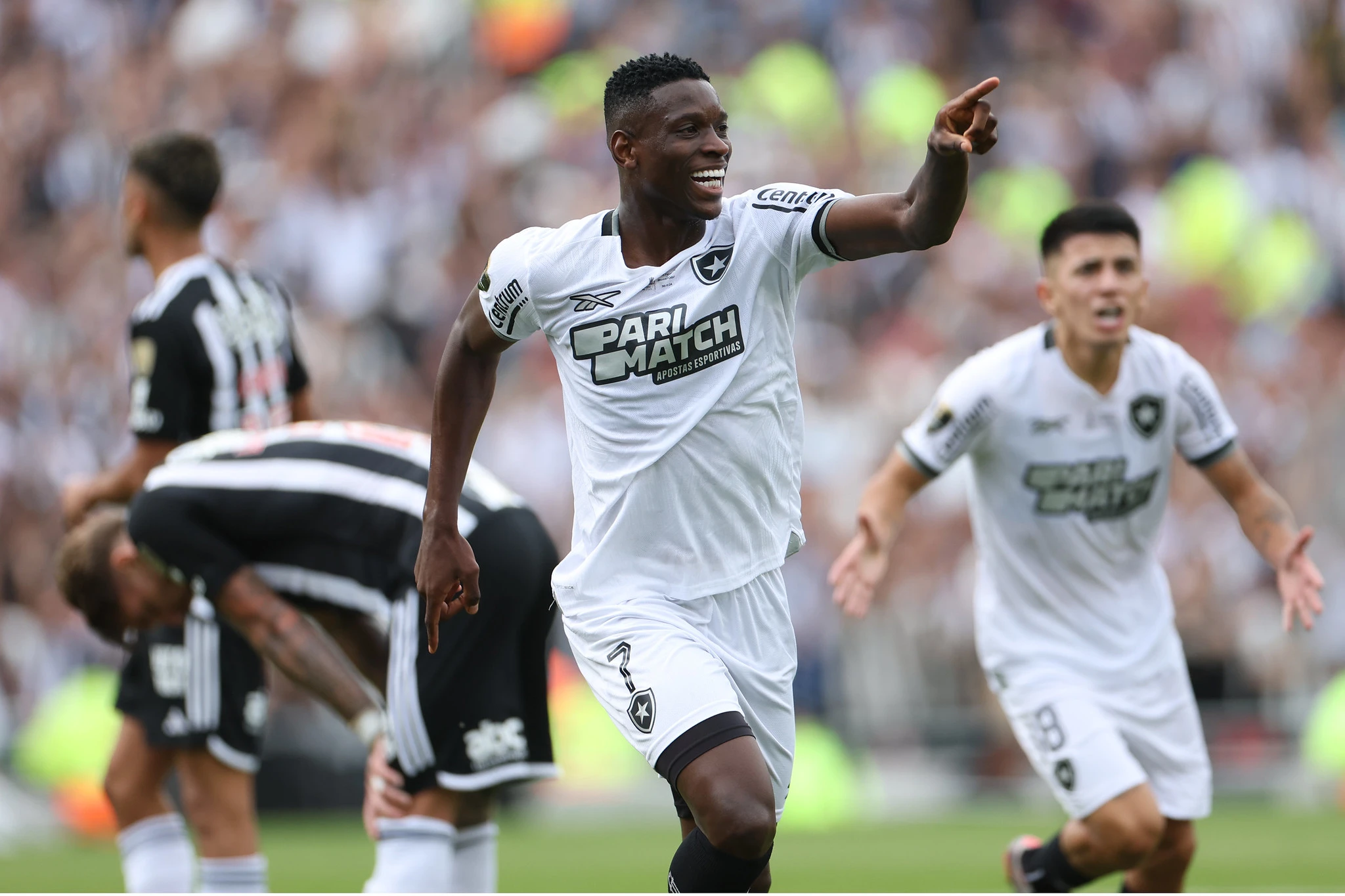 Luiz Henrique comemora gol pelo Botafogo na final da Libertadores 2024. Foto: Vitor Silva/Botafogo