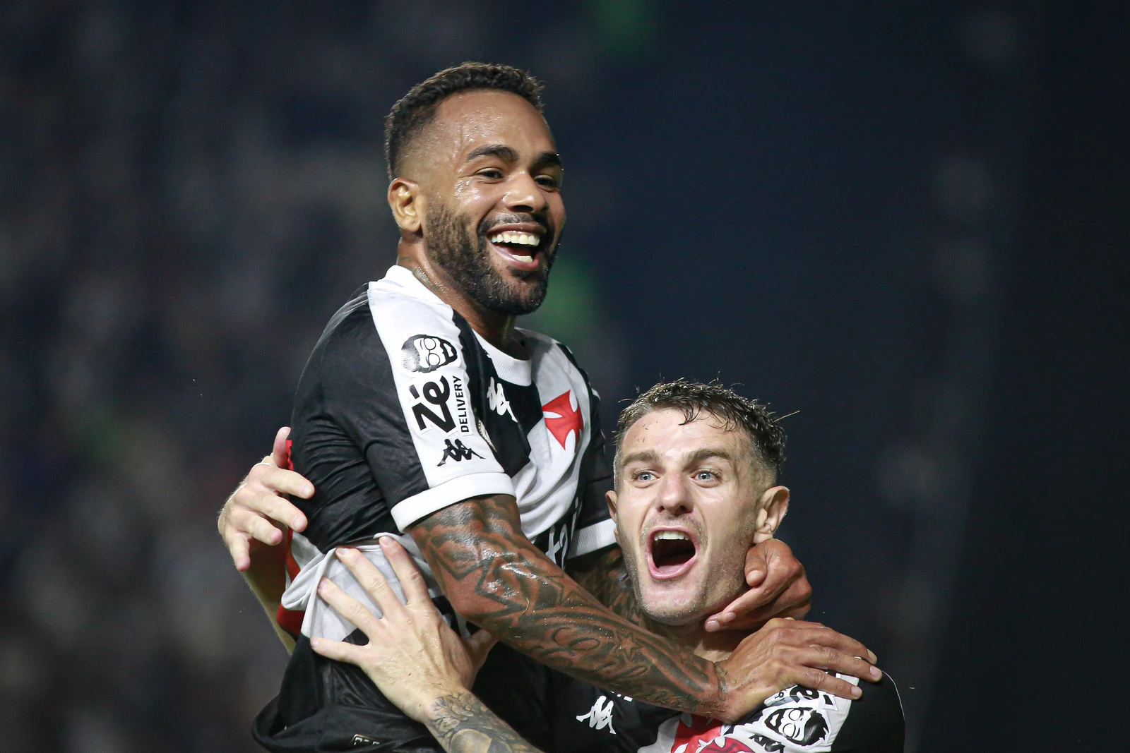 Alex Teixeira e Vegetti, do Vasco. Foto: Matheus Lima/Vasco