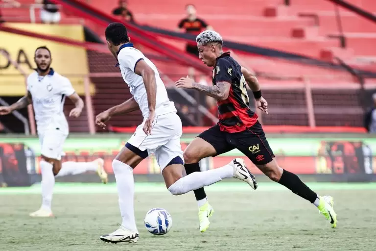 Sport 1 x 1 Retrô, jogadores disputam a bola no jogo pela 3ª rodada do Pernambucano 2025. Foto: Paulo Paiva/Sport Recife