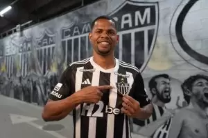 Júnior Santos com a camisa do Atlético-MG