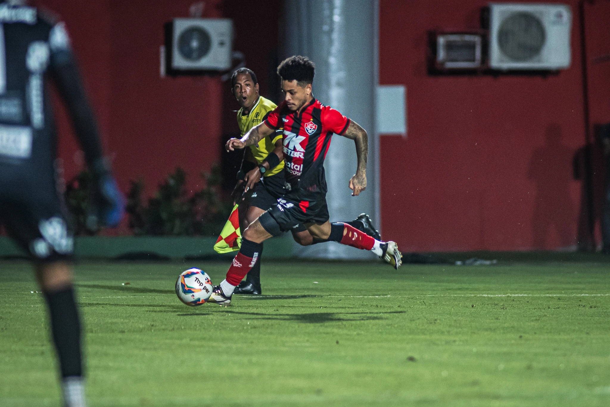 Jogador do Vitória contra o Porto, pelo Baianão 2025. Foto: Victor Ferreira/EC Vitória