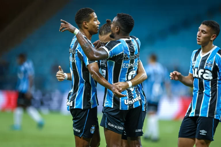 Time do Grêmio comemora gol no Gauchão 2025. Foto: LUCAS UEBEL/GREMIO FBPA