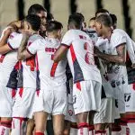 Time do Vitória durante jogo contra o Maranhão, na primeira fase da Copa do Brasil 2025. Foto: Victor Ferreira/EC Vitória