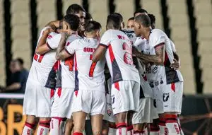 Time do Vitória durante jogo contra o Maranhão, na primeira fase da Copa do Brasil 2025. Foto: Victor Ferreira/EC Vitória