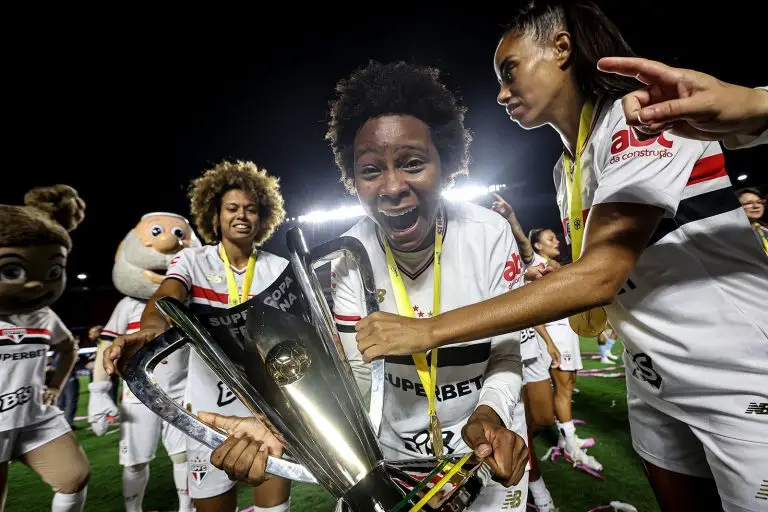 Jogadoras do São Paulo comemoram conquista da Supercopa Feminina 2025. Foto: Paulo Pinto/São Paulo FC