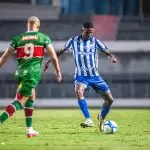 CSA 1 x 0 CSE, jogadores disputam bola no jogo válido pela semifinal (ida) da Copa Alagoas 2025. Foto: Reprodução/CSA