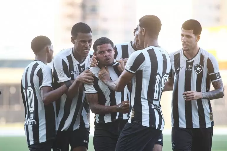 Time sub-20 do Botafogo comemora gol em partida contra o Americano, pela Copa Rio Sub-20. Foto: Arthur Barreto/Botafogo