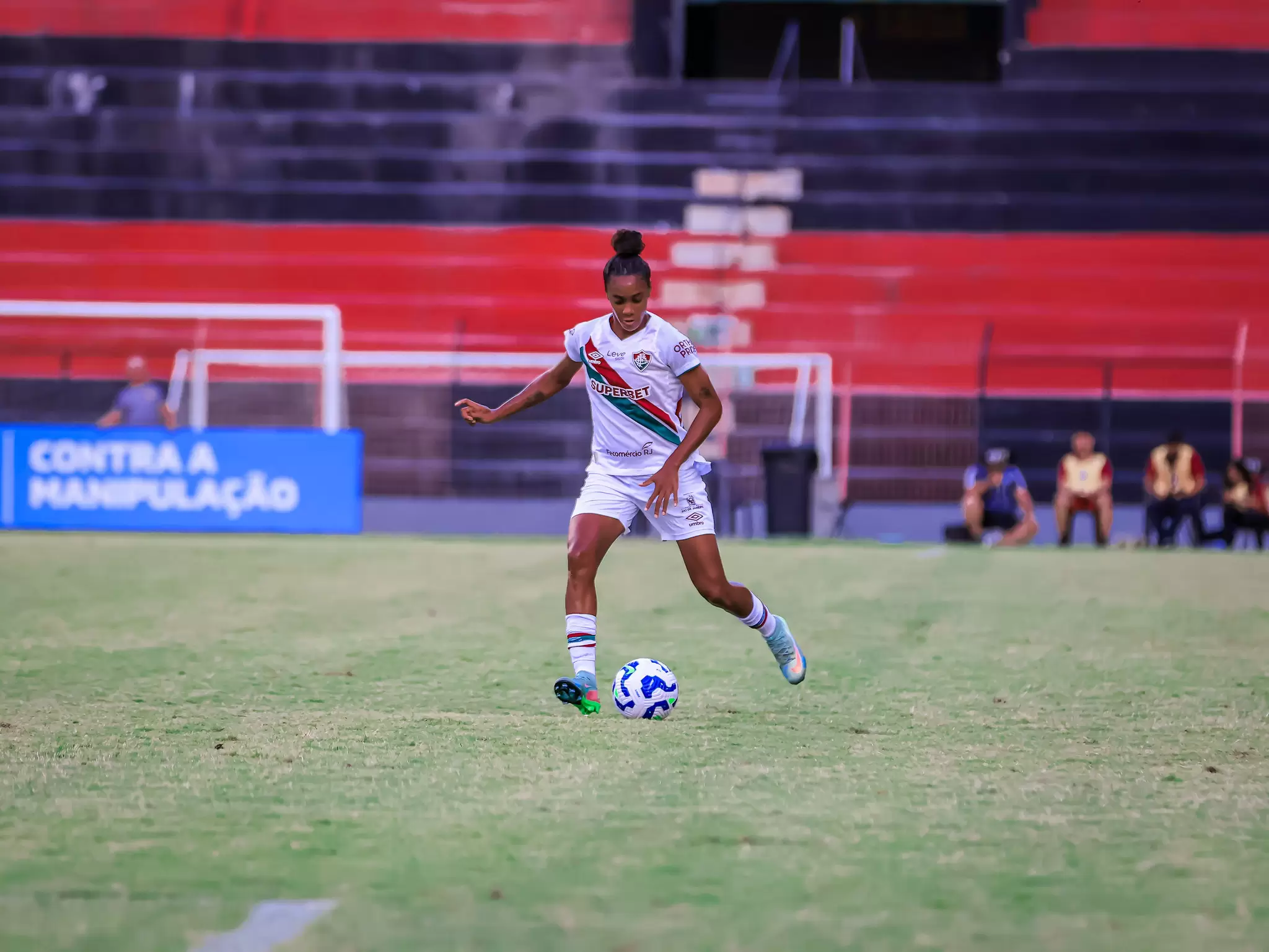 Jogadora do Fluminense durante duelo com o Sport, no Brasileirão Feminino 2025. Foto: GLAU PEIXOTO/FLUMINENSE