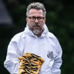Cleber Xavier em treino pelo Santos FC.