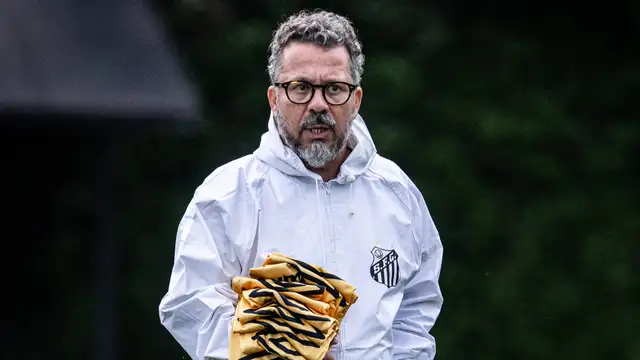 Cleber Xavier em treino pelo Santos FC.