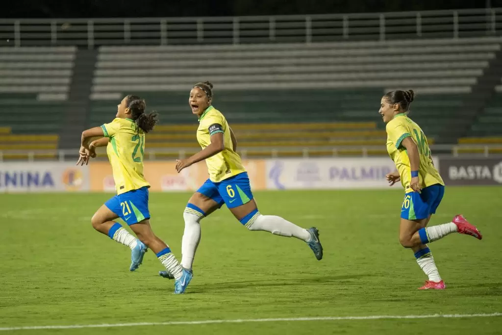 Jogadoras do Brasil Sub-17 comemoram gol durante goleada sobre a Bolívia (5r a 0), na 2ª rodada do Sul-Americano Feminino Sub-17 2025. Foto: Nelson 