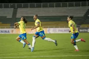 Jogadoras do Brasil Sub-17 comemoram gol durante goleada sobre a Bolívia (5r a 0), na 2ª rodada do Sul-Americano Feminino Sub-17 2025. Foto: Nelson 