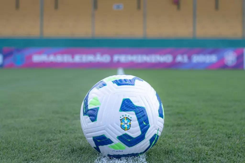 Bola do Brasileirão Feminino 2025 no jogo Cruzeiro x Bahia, pela 10ª rodada. Foto: Alê Torres/Staff Images Woman/CBF