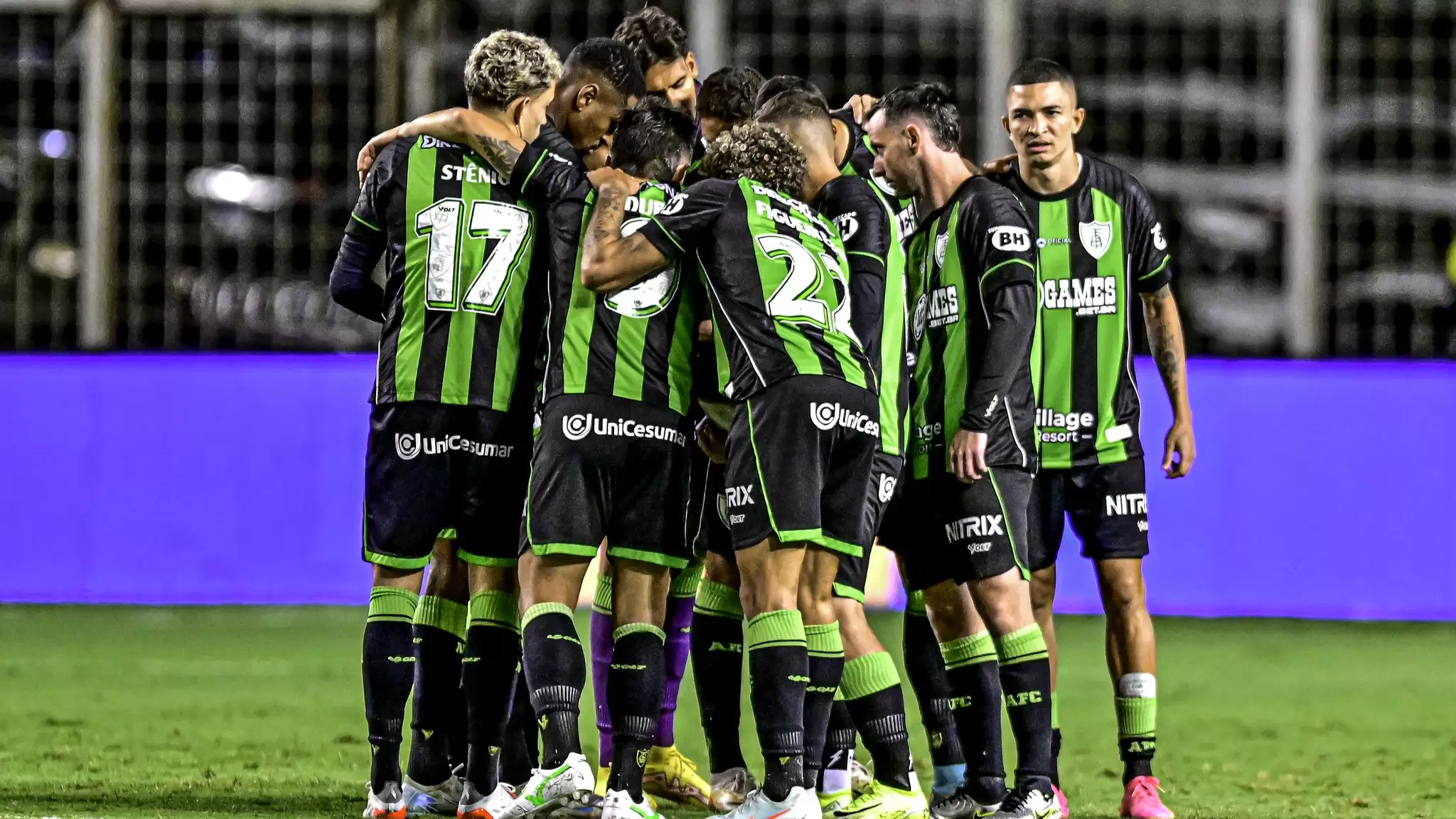 Time do América-MG no jogo contra o Paysandu, pela Série B do Brasileirão 2025. Foto: Mourão Panda/América-MG
