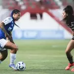 Jogadoras disputam a bola no jogo Cruzeiro x Ferroviária, pela 11ª rodada do Brasileirão Feminino 2025. Foto: Gustavo Martins/Cruzeiro