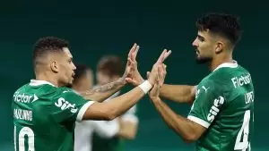 Paulinho e Flaco López, do Palmeiras, comemoram gol na Copa do Brasil 2025, contra o Ceará. Foto: Cesar Greco/Palmeiras