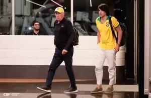 Carlo Ancelotti ao lado de Diego Fernandes