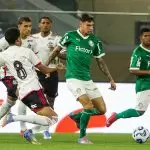 Jogadores disputam a bola em Palmeiras 2 x 1 Flamengo, pela 12ª rodada do Brasileirão Sub-20 2025. Foto: Fabio Menotti/Palmeiras