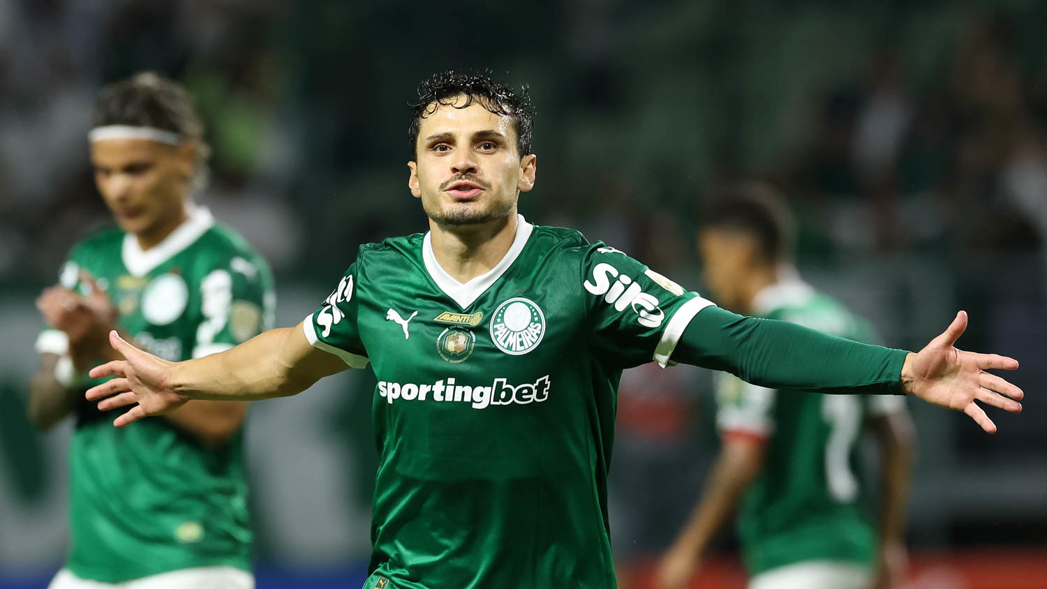 Raphael Veiga, do Palmeiras, comemorando gol na Libertadores 2025, diante do Sporting Cristal. Foto: Cesar Greco/Palmeiras