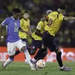 Estêvão disputa a bola no jogo Equador 0 x 0 Brasil, pela 15ª rodada das Eliminatórias Sul-americanas. Foto: Rafael Ribeiro/CBF