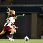 Jogadoras disputam a bola em Palmeiras 4 x 2 Fluminense, pela 14ª rodada do Brasileirão Feminino 2025. Foto: Rebeca Reis/Staff Images Woman/CBF