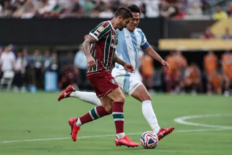 Everaldo ainda não marcou gols com a camisa do Fluminense no Super Mundial
