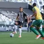 Jogadores disputam a bola na partida entre Atlético-MG e Cuiabá, 0 x 0, pela 16ª fase do Campeonato Brasileiro Sub-20 2025. Foto: Daniela Veiga/Atl