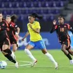 Jogadoras disputam a bola no jogo Brasil 0 x 0 Colômbia, pela 5ª rodada do Grupo B da Copa América Feminina 2025. Foto: Lívia Villas Boas/CBF