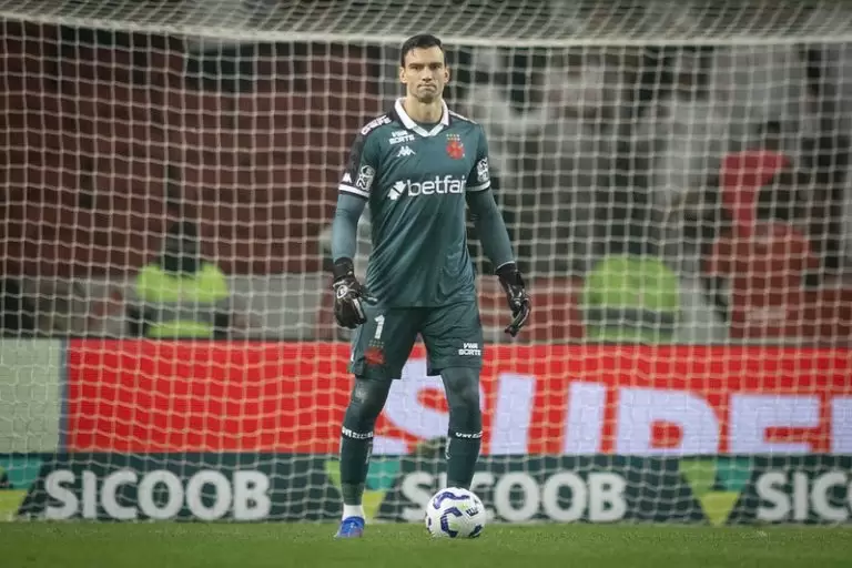 Léo Jardim foi expulso na partida entre Internacional x Vasco