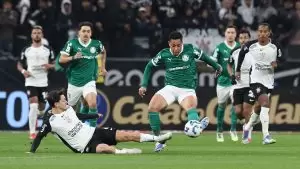 Jogadores disputam a bola em Corinthians 1 x 0 Palmeiras, pela ida das oitavas de final da Copa do Brasil 2025. Foto: Cesar Greco/Palmeiras