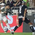 Jogadores disputam a bola em Vasco 1 x 1 Botafogo, pelas quartas (ida) de final da Copa do Brasil 2025. Foto: Vitor Silva/Botafogo