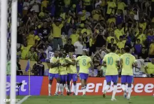 Jogadores do Brasil comemoram gol no jogo Brasil 3 x 0 Chile, pela 17ª rodada das Eliminatórias Sul-americanas, em 2025. Foto: @rafaelribeirorio/CBF