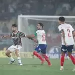 Jogadores disputam a bola em Fluminense 2 x 0 Bahia, pelas quartas (volta) de final da Copa do Brasil 2025. Foto: Vitor Silva/Botafogo