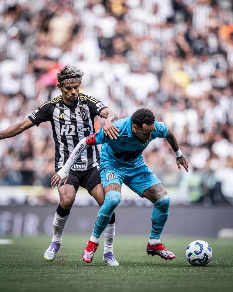 Neymar sofreu no gramado sintético de Atlético-MG x Santos