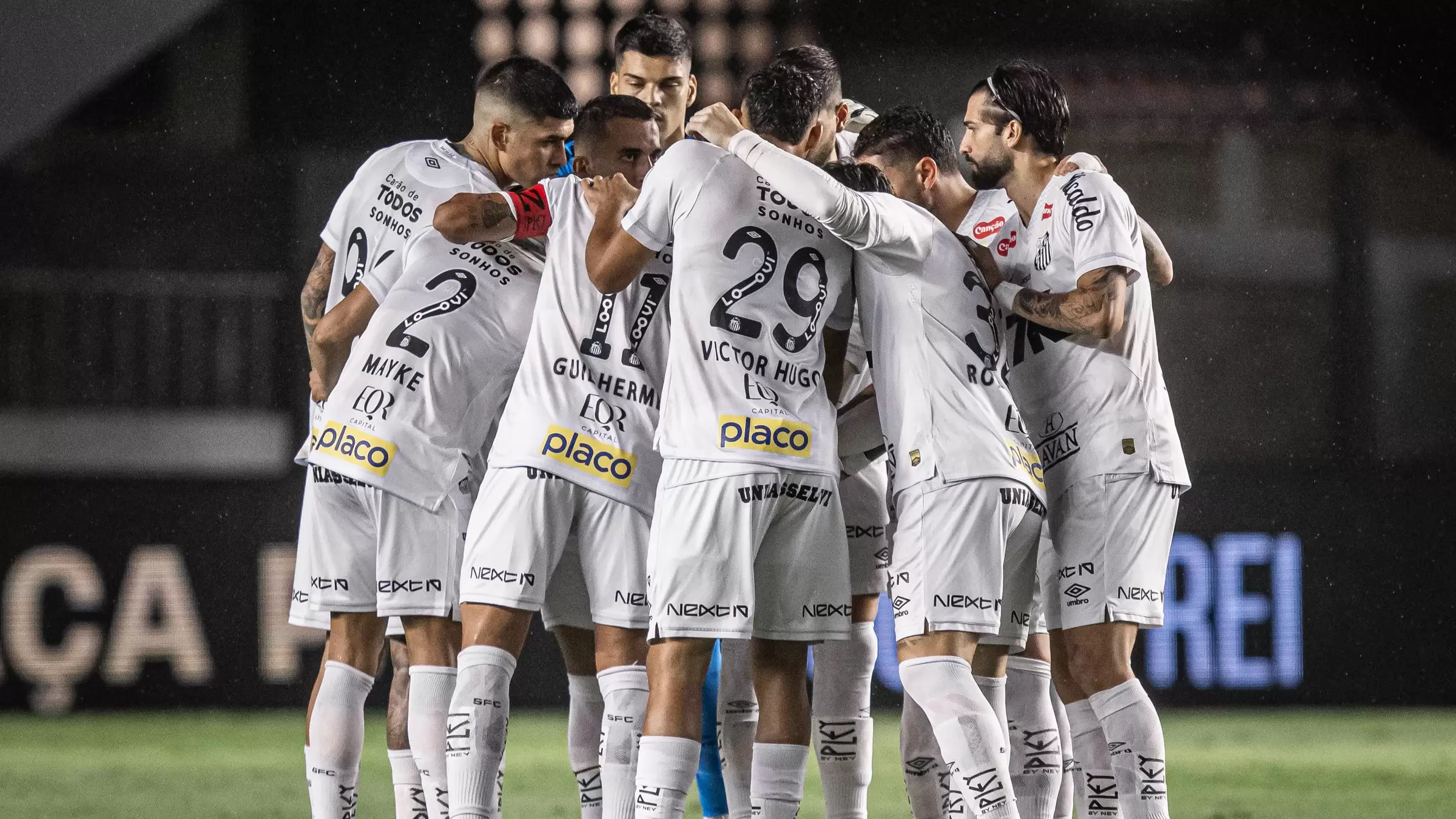 Time do Santos antes do jogo contra o São Paulo, na Série A do Brasileirão 2025. Vila Belmiro. Foto: Raul Baretta/Santos FC