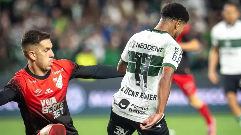 Clássico Atletiba, entre Athletico-PR e Coritiba, na Série B 2025. Foto: JP Pacheco/Coritiba